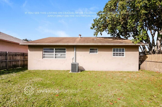 Building Photo - 5430 SW 21st St