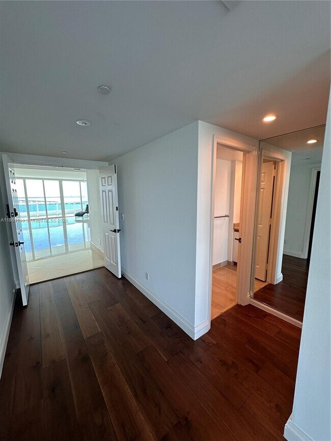 Building Photo - 1643 Brickell Ave