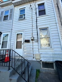 Building Photo - 2 bed 1 bath