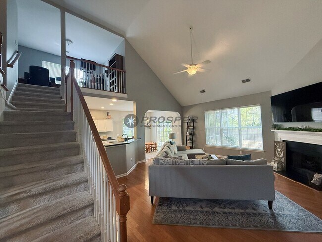 Building Photo - 833 Paran Oaks Dr