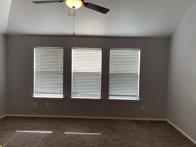 Building Photo - 7022 Leaders Crossing Dr