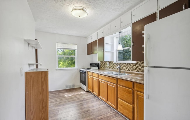 Building Photo - 1530 Snyder Rd