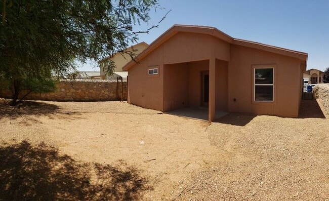 Building Photo - Charming Santa Fe style home in Tierra Del Este Subdivision.