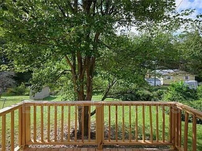 Building Photo - 1502 Larson St