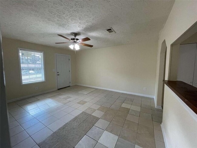 Building Photo - 100 Plum Orchard Rd