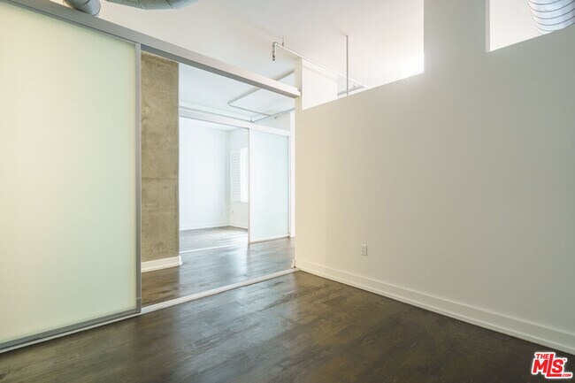 Building Photo - 645 W 9th St