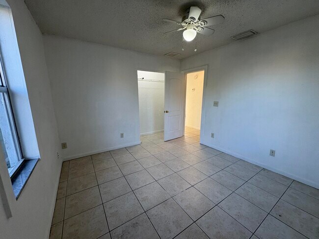 Building Photo - 1971 Smith Dr