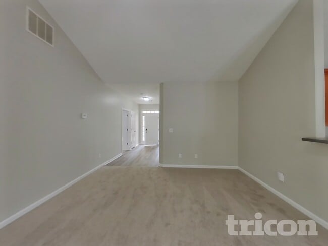 Building Photo - 5746 Lakeside Dr