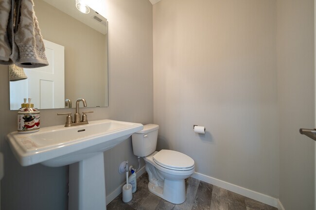 Building Photo - 15083 Athgoe Dr