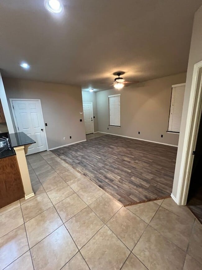 Building Photo - Updated Duplex - Yukon Schools - Close to ...