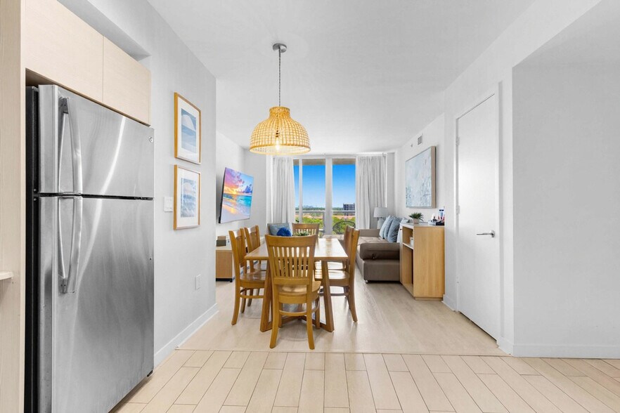 Building Photo - 2601 E Hallandale Beach Blvd