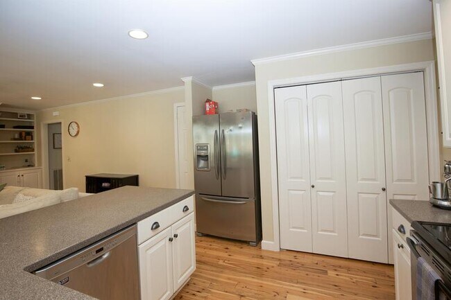 Building Photo - 209 Selkirk Trail