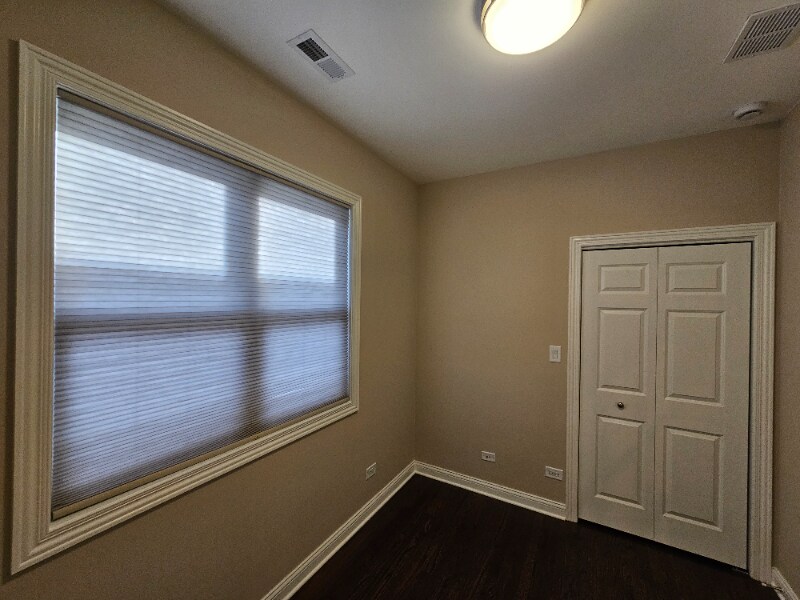 Building Photo - 6330 S Ingleside Ave