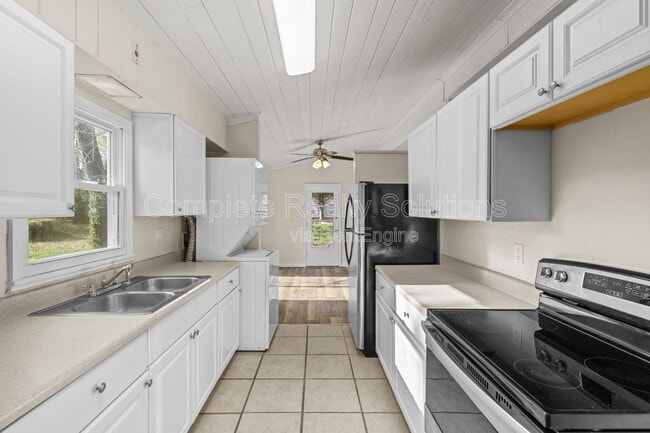 Building Photo - 62 Capitol Hill Dr