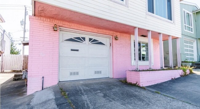 Building Photo - 653 St Francis Blvd