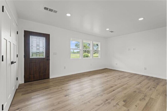 Building Photo - 2420 Woodman Dr
