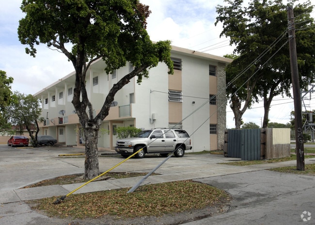 Building Photo - Capri Apartments