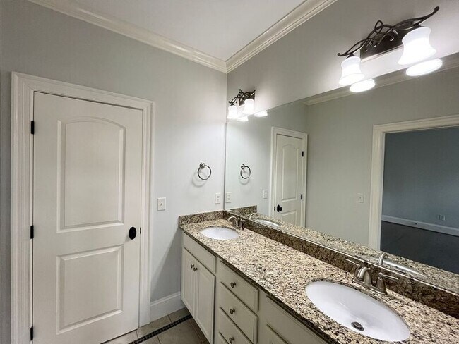 Building Photo - 535 Guilford Cir
