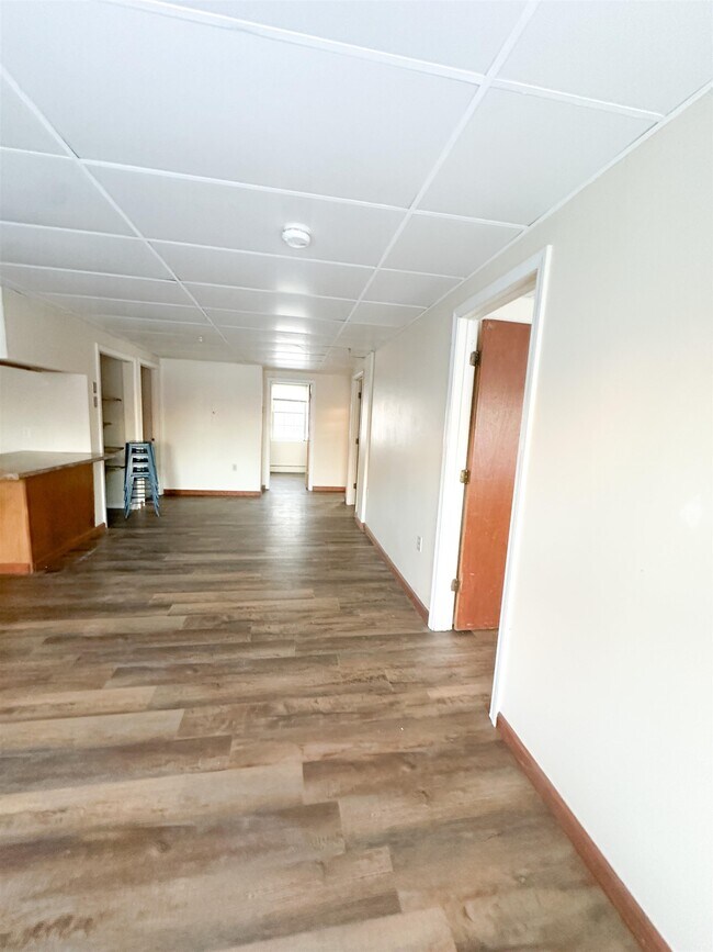 Building Photo - 324 Main St