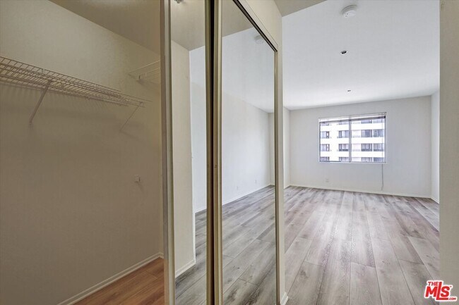 Building Photo - 10600 Wilshire Blvd