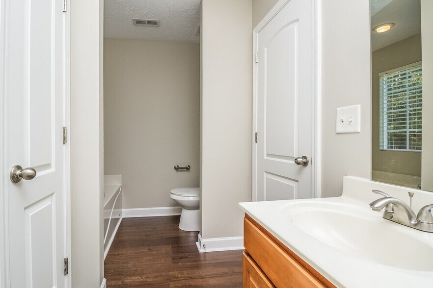 Building Photo - 1127 Sunnycrest Ct