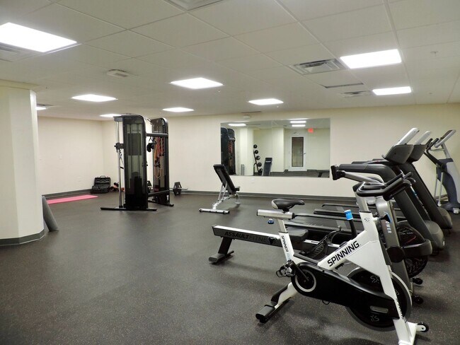 Building Photo - Stylish 1-Bed • 819 Sq. Ft. • Free Interne...