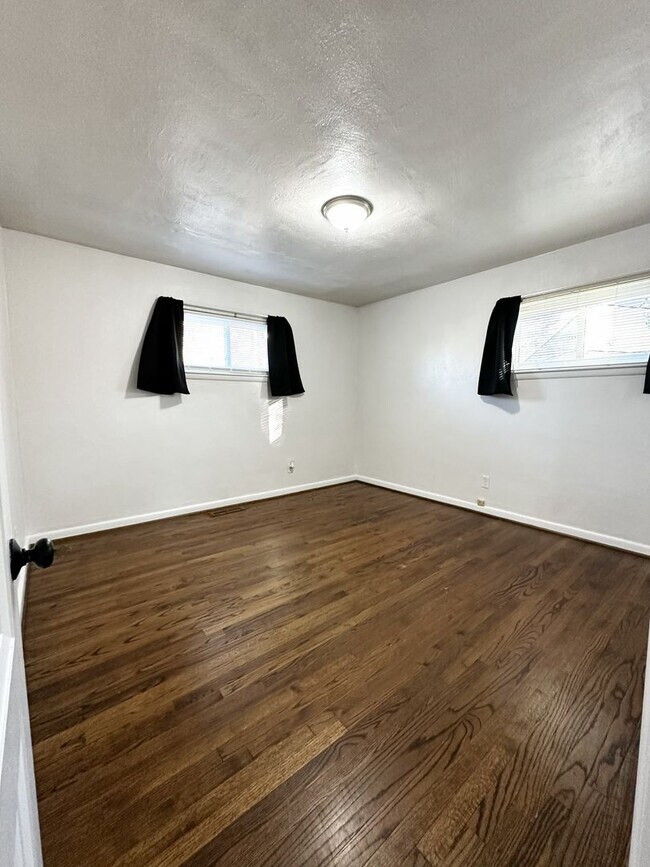 Building Photo - Well-Maintained 4-Bedroom in Haygood Area of Virginia Beach