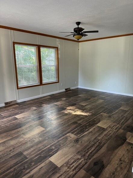 Building Photo - 13 Fern Ln