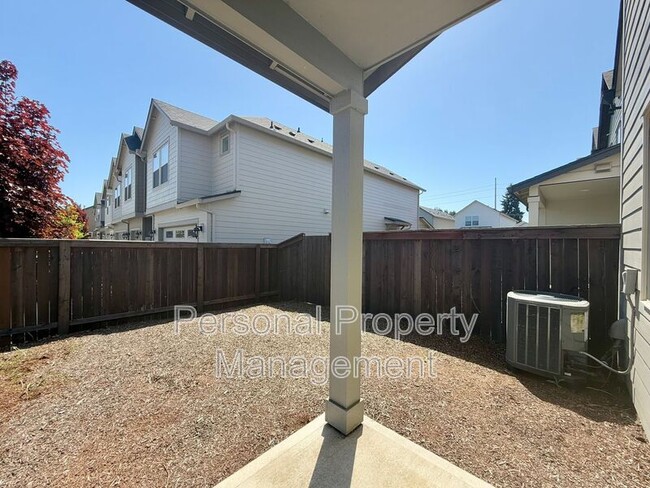 Building Photo - 5839 NE 56th Pl