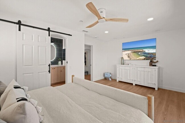 Building Photo - 2483 Oxford Ave