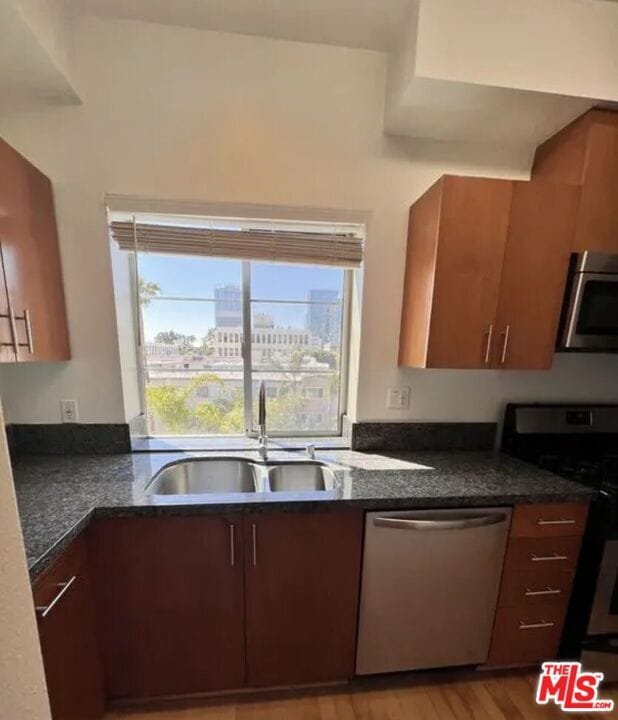 Building Photo - 2864 Sunset Pl