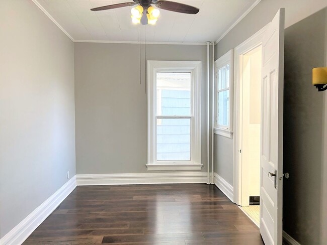 Building Photo - 508 S 6th St