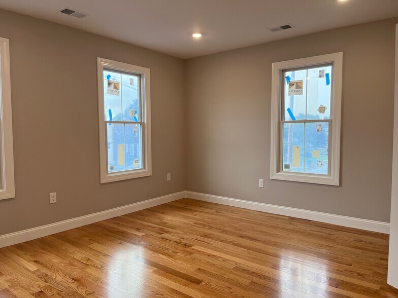 Building Photo - 12 Lafayette St