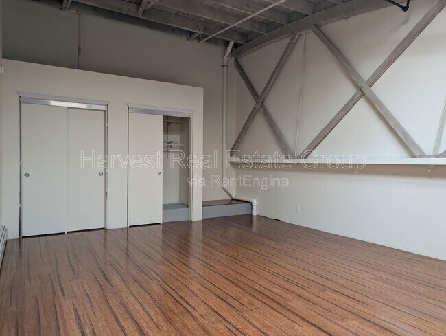 Building Photo - 1018 4th Ave