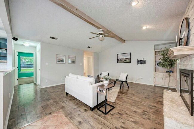 Building Photo - 103 Hutto St