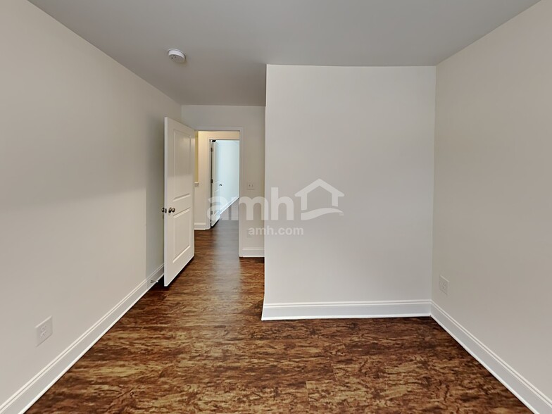 Building Photo - 141 McBee St