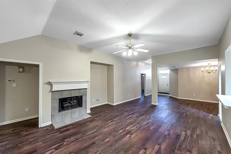 Building Photo - 3315 Candlepine Dr