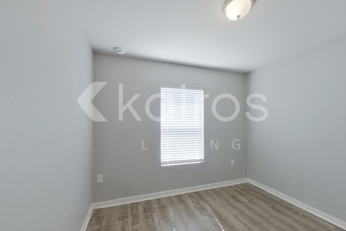 Building Photo - 2227 NW 11th Ct