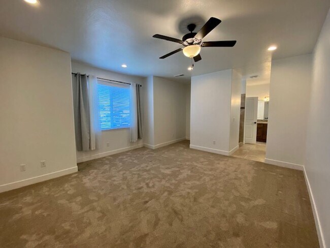 Building Photo - 2473 350 N