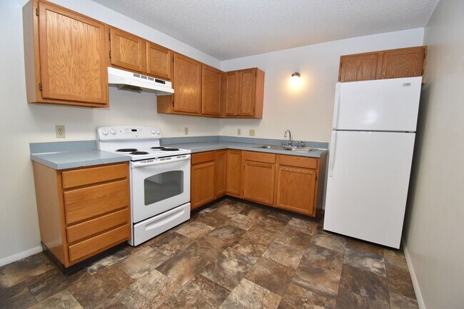 Building Photo - 2 Bedroom 1 Bath Centrally Located! Close ...
