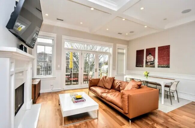 Building Photo - 1124 W Wrightwood Ave