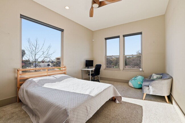 Building Photo - 3813 Calverhall Way