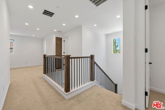 Building Photo - 20705 Butternut Cir