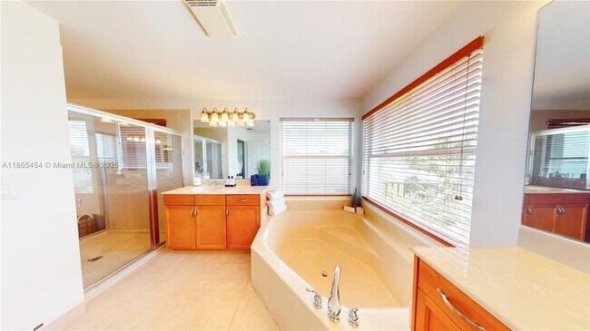 Building Photo - 5092 SW 173rd Ave