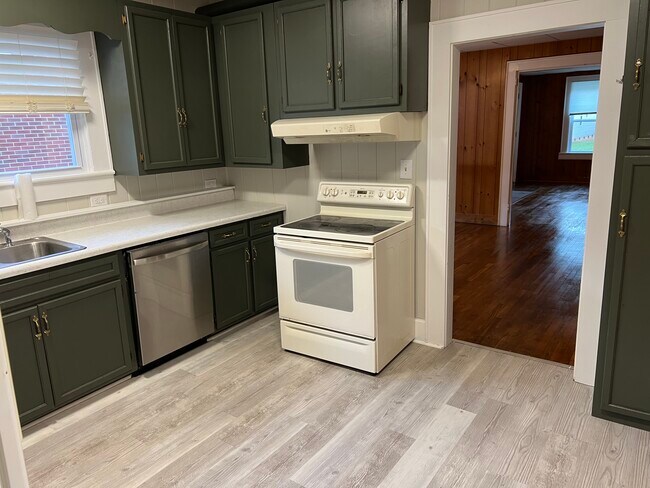 Building Photo - 60 Pulliam St