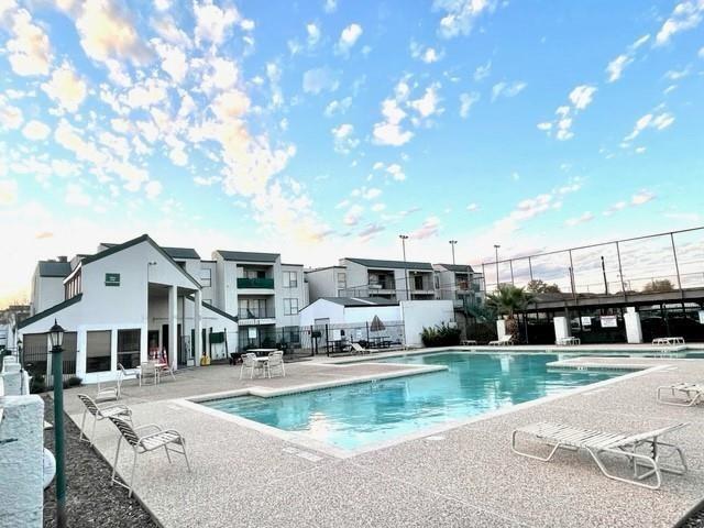 Building Photo - 2830 S Bartell Dr