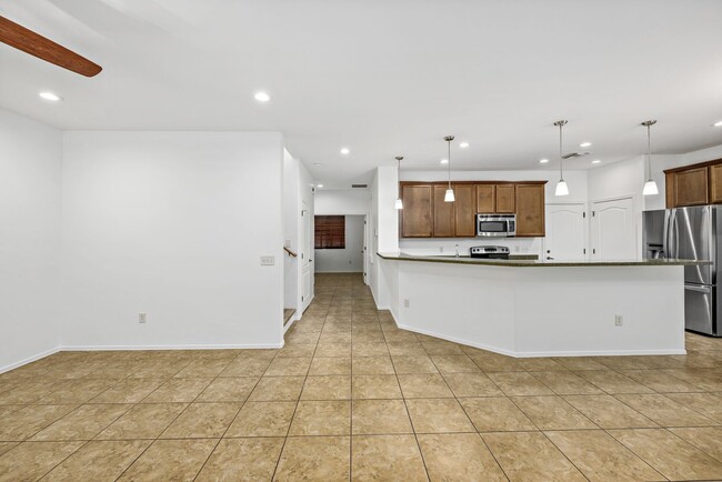Building Photo - Golden Ridge at RiverWalk