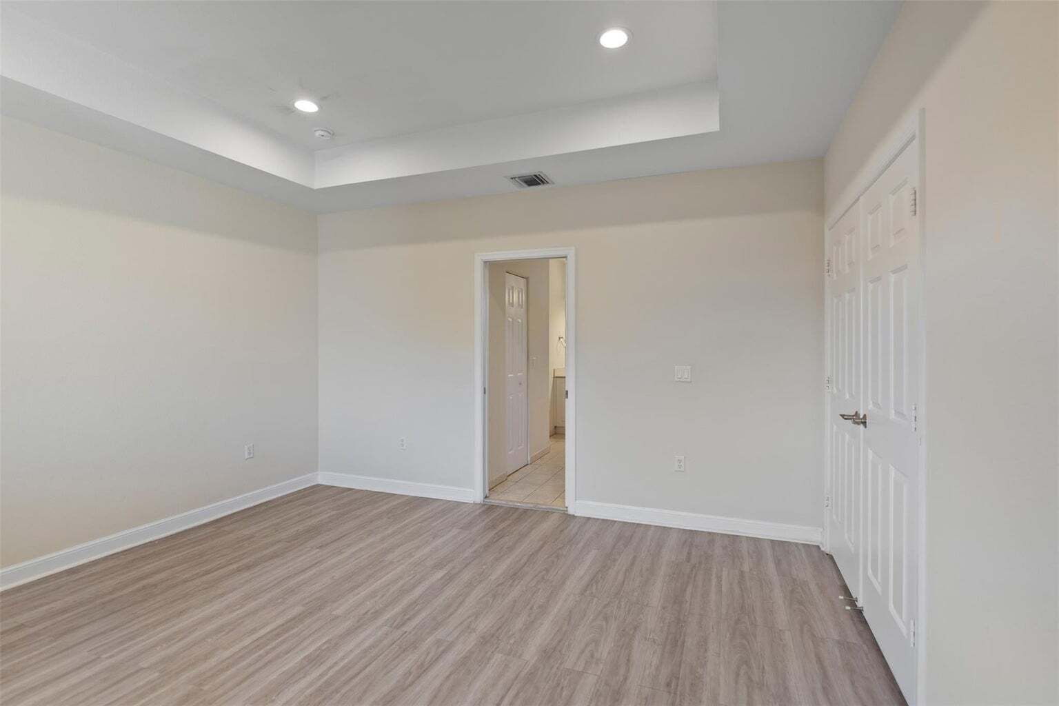 Building Photo - 6094 Live Oak Ct