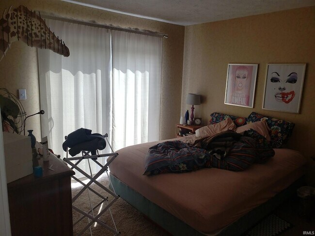 Building Photo - 1206 S College Mall Rd