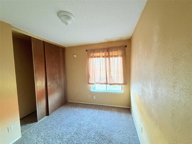 Building Photo - 9611 Blue Creek Ln